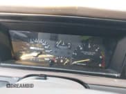 ✅ 1992 Lincoln Mark VIII • VIN: 1LNCM93E8NY623481 • Lot: 41835294. Wystawiony na IAAI z przebiegiem 123 271 mil. Bezpłatny archiwum sprzedaży aukcyjnych z USA i szczegółowy raport historii pojazdu na DreamBid. Zdjęcie 7.