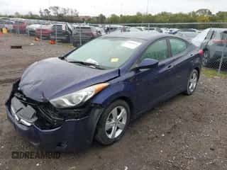 2013 Hyundai Elantra GLS z VIN 5NPDH4AE0DH386021, wystawiony jako IAAI lot #43536111 z przebiegiem 63 593 mil mil oraz . Historia ofert i sprzedaży dostępna na DreamBid. Obrazek 2.