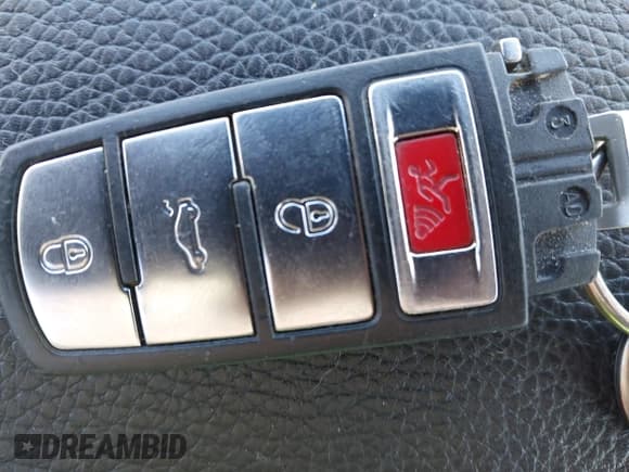 ✅ 2010 Volkswagen CC Luxury • VIN: WVWHP7AN5AE541065 • Lot: 43006466. Wystawiony na IAAI z przebiegiem 98 484 mil. Bezpłatny archiwum sprzedaży aukcyjnych z USA i szczegółowy raport historii pojazdu na DreamBid. Zdjęcie 11.