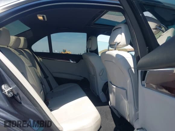 ✅ 2009 Mercedes-Benz C 300 Sport • VIN: WDDGF54XX9R059816 • Lot: 43130862. Listed on IAAI with 143,383 mi. Free auction sales archive from the USA and detailed vehicle history report at DreamBid. Image 8.