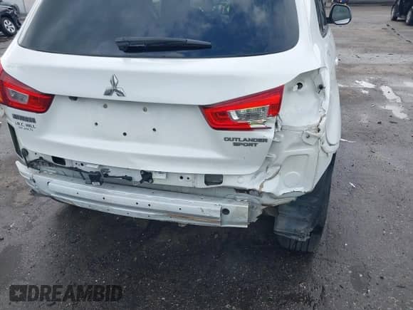 2014 Mitsubishi Outlander SE z VIN 4A4AP4AU6EE003514, wystawiony jako IAAI lot #43403657 z przebiegiem 183 838 mil mil oraz . Historia ofert i sprzedaży dostępna na DreamBid. Obrazek 6.
