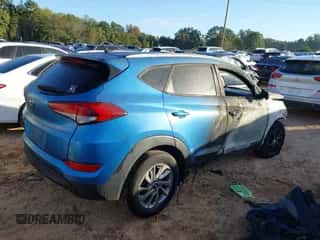 2017 Hyundai Tucson SE Plus z VIN KM8J33A40HU393075, wystawiony jako IAAI lot #43371895 z przebiegiem Nie podano mil oraz . Historia ofert i sprzedaży dostępna na DreamBid. Obrazek 4.