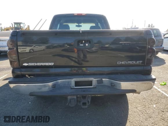 ✅ 2003 Chevrolet Silverado 1500 • VIN: 2GCEC19V931304082 • Лот: 79826594. Опубликован ранее на Copart с пробегом 230 765 миль. Бесплатный доступ к архиву аукционных продаж из США и подробный отчёт об истории автомобиля на DreamBid. Изображение 6.