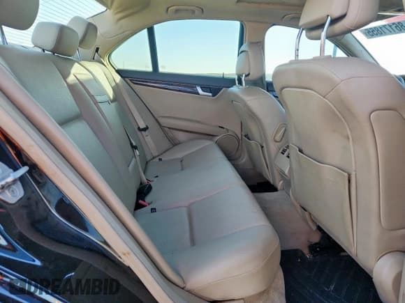 ✅ 2012 Mercedes-Benz C 250 Sport • VIN: WDDGF4HB3CR225061 • Lot: 86171855. Wystawiony na Copart z przebiegiem 114 949 mil. Bezpłatny archiwum sprzedaży aukcyjnych z USA i szczegółowy raport historii pojazdu na DreamBid. Zdjęcie 10.