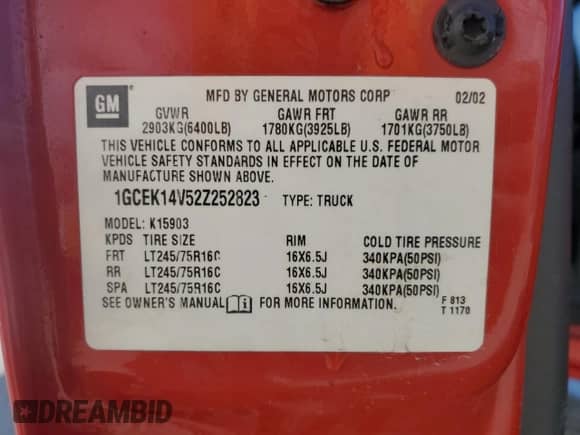 2002 Chevrolet Silverado 1500 LS z VIN 1GCEK14V52Z252823, wystawiony jako Copart lot #52438145 z przebiegiem 219 028 mil mil oraz Szkoda całkowita • Salvage title. Historia ofert i sprzedaży dostępna na DreamBid. Obrazek 12.