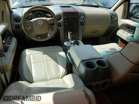 ✅ 2006 Lincoln Mark LT • VIN: 5LTPW18516FJ07676 • Лот: 72785644. Опубликован ранее на Copart с пробегом 178 676 миль. Бесплатный доступ к архиву аукционных продаж из США и подробный отчёт об истории автомобиля на DreamBid. Изображение 8.