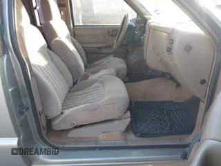 ✅ 1998 Chevrolet S-10 LS • VIN: 1GCCS19X2W8134628 • Лот: 41778982. Опубликован ранее на IAAI с пробегом 126 449 миль. Бесплатный доступ к архиву аукционных продаж из США и подробный отчёт об истории автомобиля на DreamBid. Изображение 5.