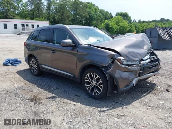 ✅ 2018 Mitsubishi Outlander SE • VIN: JA4AD3A33JZ014095 • Lot: 42278605. Wystawiony na IAAI z przebiegiem 235 000 mil. Bezpłatny archiwum sprzedaży aukcyjnych z USA i szczegółowy raport historii pojazdu na DreamBid. Zdjęcie 1.