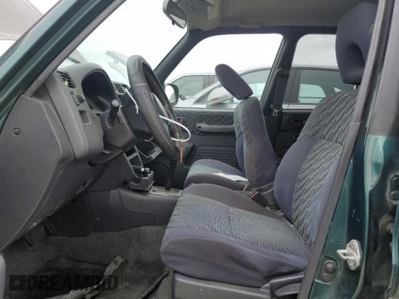 ✅ 2000 Toyota RAV4 • VIN: JT3GP10V8Y0047174 • Lot: 74761044. Wystawiony na Copart z przebiegiem Nie podano. Bezpłatny archiwum sprzedaży aukcyjnych z USA i szczegółowy raport historii pojazdu na DreamBid. Zdjęcie 7.