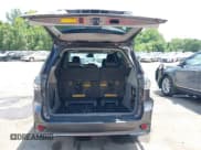 ✅ 2014 Toyota Sienna SE • VIN: 5TDXK3DC8ES443113 • Lot: 42735795. Wystawiony na IAAI z przebiegiem 235 269 mil. Bezpłatny archiwum sprzedaży aukcyjnych z USA i szczegółowy raport historii pojazdu na DreamBid. Zdjęcie 18.