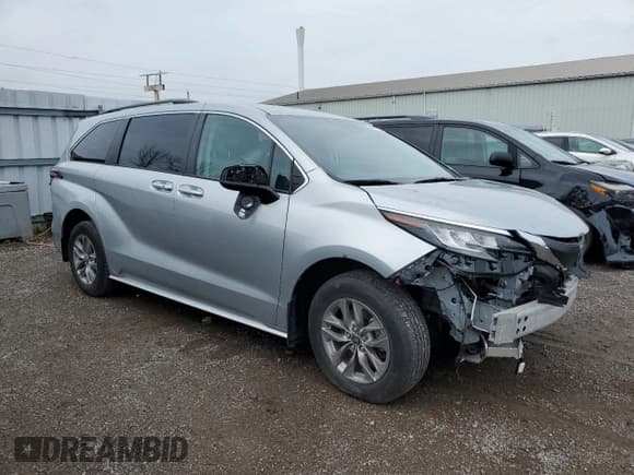 ✅ 2022 Toyota Sienna LE • VIN: 5TDGRKEC7NS120661 • Lot: 83801075. Listed on Copart with 28,261 mi. Free auction sales archive from the USA and detailed vehicle history report at DreamBid. Image 4.