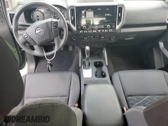 ✅ 2025 Nissan Frontier SV • VIN: 1N6ED1EK7SN611365 • Лот: 60749495. Опубликован ранее на Copart с пробегом 6 332 миль. Бесплатный доступ к архиву аукционных продаж из США и подробный отчёт об истории автомобиля на DreamBid. Изображение 8.