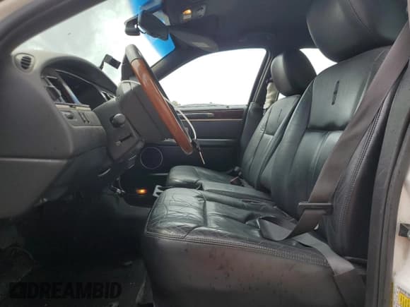 ✅ 2011 Lincoln Town Car Signature Limited • VIN: 2LNBL8CV4BX757294 • Lot: 69808014. Listed on Copart with 159,069 mi. Free auction sales archive from the USA and detailed vehicle history report at DreamBid. Image 7.