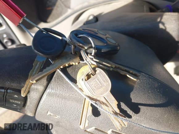 ✅ 2005 Chevrolet Silverado 2500HD LT • VIN: 1GCHK23275F851366 • Lot: 41112367. Wystawiony na IAAI z przebiegiem 300 934 mil. Bezpłatny archiwum sprzedaży aukcyjnych z USA i szczegółowy raport historii pojazdu na DreamBid. Zdjęcie 11.