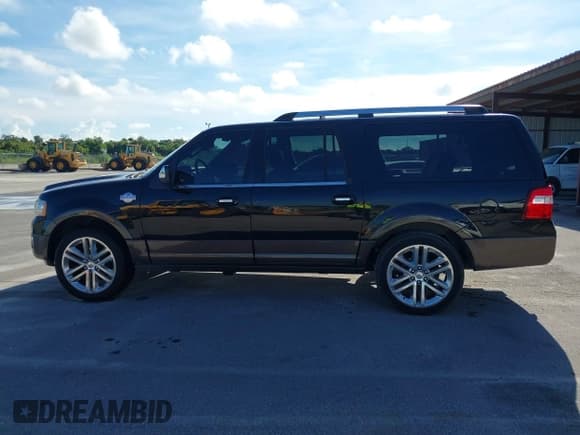 ✅ 2017 Ford Expedition Max XLT • VIN: 1FMJK1HT6HEA25045 • Lot: 43315477. Wystawiony na IAAI z przebiegiem 129 199 mil. Bezpłatny archiwum sprzedaży aukcyjnych z USA i szczegółowy raport historii pojazdu na DreamBid. Zdjęcie 14.