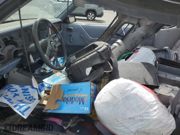 ✅ 1983 Ford Mustang GT • VIN: 1FABP27F3DF219165 • Lot: 48879475. Wystawiony na Copart z przebiegiem Nie podano. Bezpłatny archiwum sprzedaży aukcyjnych z USA i szczegółowy raport historii pojazdu na DreamBid. Zdjęcie 7.