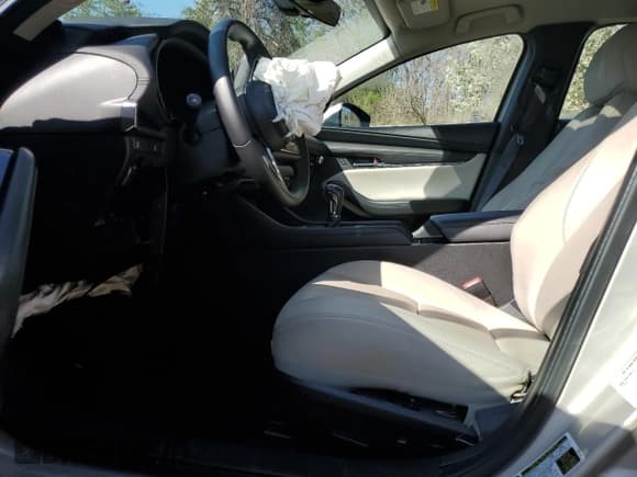 ✅ 2023 Mazda 3 S Preferred • VIN: 3MZBPACM6PM381186 • Лот: 45053605. Опубликован ранее на Copart с пробегом 18 321 миль. Бесплатный доступ к архиву аукционных продаж из США и подробный отчёт об истории автомобиля на DreamBid. Изображение 7.