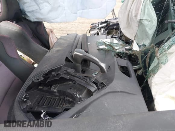 ✅ 2015 Subaru BRZ Limited • VIN: JF1ZCAC14F9601771 • Lot: 41931273. Wystawiony na IAAI z przebiegiem 18 568 mil. Bezpłatny archiwum sprzedaży aukcyjnych z USA i szczegółowy raport historii pojazdu na DreamBid. Zdjęcie 5.