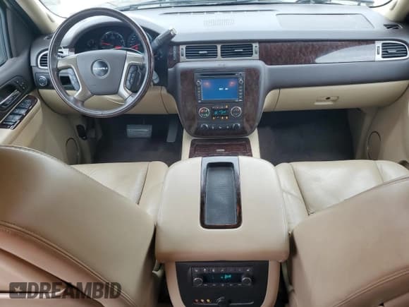 ✅ 2010 GMC Yukon XL Denali • VIN: 1GKUKMEF0AR164043 • Lot: 71702935. Listed on Copart with 191,934 mi. Free auction sales archive from the USA and detailed vehicle history report at DreamBid. Image 8.