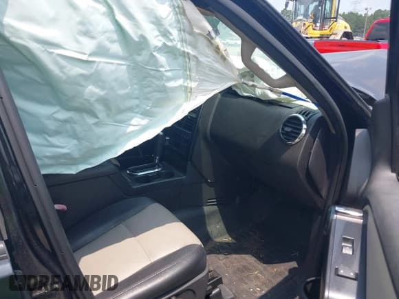 ✅ 2008 Ford Explorer Sport Trac Limited • VIN: 1FMEU53E78UA12158 • Lot: 42415255. Listed on IAAI with 165,925 mi. Free auction sales archive from the USA and detailed vehicle history report at DreamBid. Image 5.