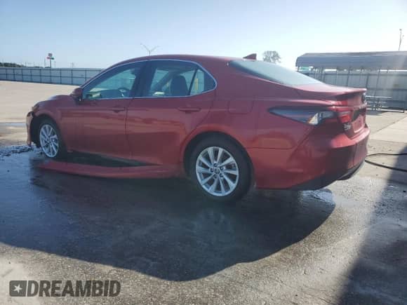 2023 Toyota Camry LE z VIN 4T1C11AK5PU115918, wystawiony jako Copart lot #85148995 z przebiegiem 57 491 mil mil oraz Czysty tytuł • Clean title. Historia ofert i sprzedaży dostępna na DreamBid. Obrazek 2.