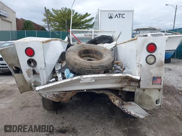 ✅ 2009 Chevrolet Silverado 2500HD • VIN: 1GBHC49KX9E123802 • Lot: 40613505. Wystawiony na IAAI z przebiegiem 159 401 mil. Bezpłatny archiwum sprzedaży aukcyjnych z USA i szczegółowy raport historii pojazdu na DreamBid. Zdjęcie 16.