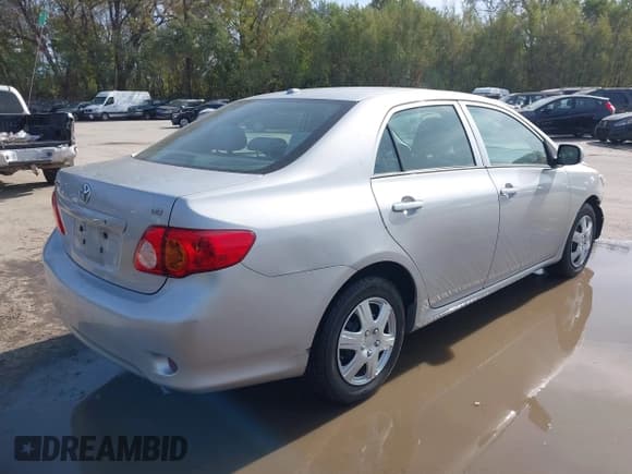 ✅ 2010 Toyota Corolla LE • VIN: 2T1BU4EE9AC277181 • Lot: 43586291. Wystawiony na IAAI z przebiegiem 185 435 mil. Bezpłatny archiwum sprzedaży aukcyjnych z USA i szczegółowy raport historii pojazdu na DreamBid. Zdjęcie 4.