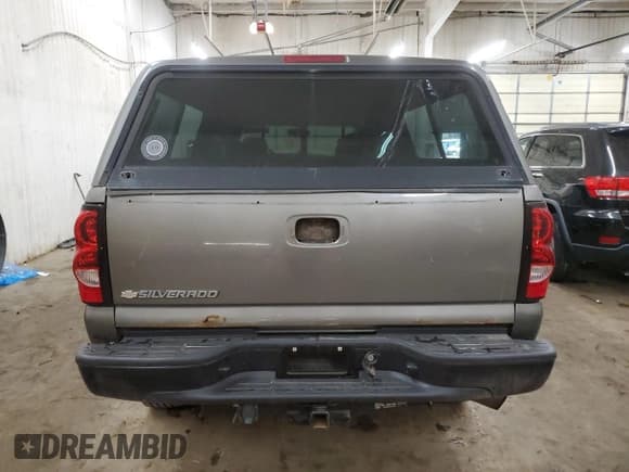 ✅ 2006 Chevrolet Silverado 2500HD Work Truck • VIN: 1GCHK29U66E125918 • Lot: 85034684. Wystawiony na Copart z przebiegiem 236 491 mil. Bezpłatny archiwum sprzedaży aukcyjnych z USA i szczegółowy raport historii pojazdu na DreamBid. Zdjęcie 6.