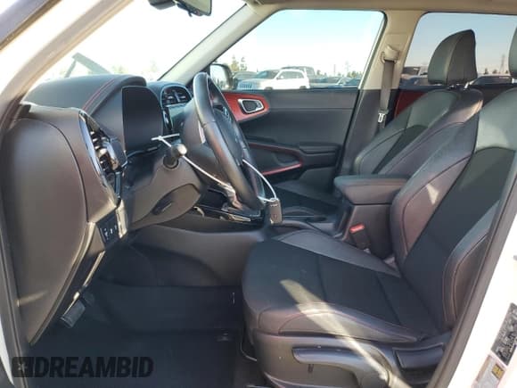 ✅ 2023 Kia Soul GT-Line • VIN: KNDJ53AUXP7851331 • Lot: 91825475. Wystawiony na Copart z przebiegiem 58 581 mil. Bezpłatny archiwum sprzedaży aukcyjnych z USA i szczegółowy raport historii pojazdu na DreamBid. Zdjęcie 7.