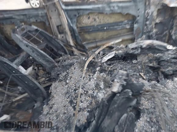 ✅ 2023 Jeep Grand Cherokee Limited • VIN: 1C4RJKBG3P8850744 • Lot: 41271709. Listed on IAAI with Not provided. Free auction sales archive from the USA and detailed vehicle history report at DreamBid. Image 5.