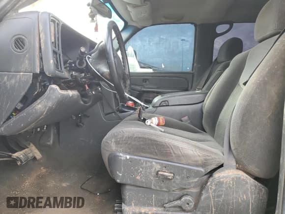 ✅ 2006 Chevrolet Silverado 2500HD LT1 • VIN: 1GCHK23D06F224317 • Lot: 84735874. Wystawiony na Copart z przebiegiem 200 346 mil. Bezpłatny archiwum sprzedaży aukcyjnych z USA i szczegółowy raport historii pojazdu na DreamBid. Zdjęcie 7.