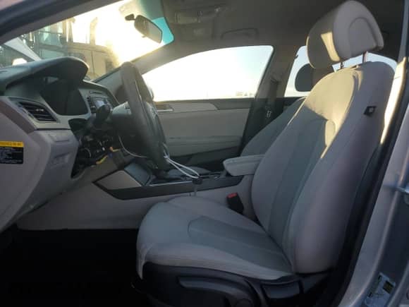 2016 Hyundai Sonata SE с VIN 5NPE24AF0GH408263, выставлен на аукционе Copart как лот 91452305 с пробегом 127 242 миль миль и Списание • Salvage title. История ставок и продаж доступна на DreamBid. Изображение 7.