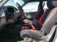 ✅ 1993 Toyota 4Runner • VIN: JT3VN29V5P0020633 • Lot: 63351595. Wystawiony na Copart z przebiegiem 262 633 mil. Bezpłatny archiwum sprzedaży aukcyjnych z USA i szczegółowy raport historii pojazdu na DreamBid. Zdjęcie 7.