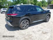 ✅ 2025 Nissan Pathfinder Platinum • VIN: 5N1DR3DH8SC224770 • Лот: 42261002. Опубликован ранее на IAAI с пробегом 1 026 миль. Бесплатный доступ к архиву аукционных продаж из США и подробный отчёт об истории автомобиля на DreamBid. Изображение 4.