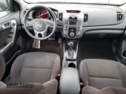 ✅ 2011 Kia Forte SX • VIN: KNAFW5A38B5400325 • Lot: 71847274. Wystawiony na Copart z przebiegiem 67 817 mil. Bezpłatny archiwum sprzedaży aukcyjnych z USA i szczegółowy raport historii pojazdu na DreamBid. Zdjęcie 8.