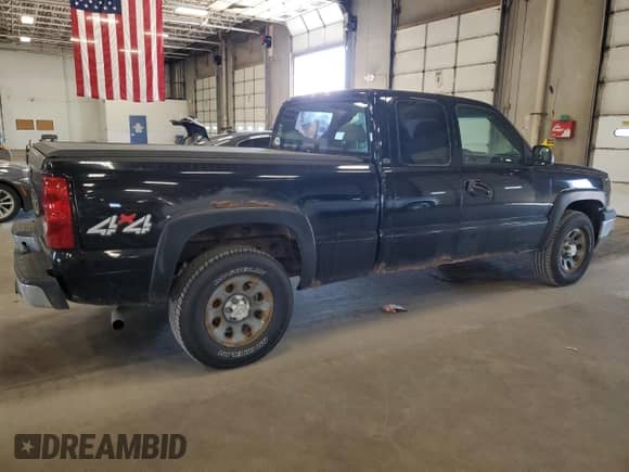 ✅ 2005 Chevrolet Silverado 1500 LS • VIN: 1GCEK19V55Z330708 • Lot: 55896355. Wystawiony na Copart z przebiegiem 186 270 mil mil. Skorzystaj z bezpłatnego archiwum sprzedaży aukcyjnych z USA i zobacz szczegółowy raport historii pojazdu na DreamBid. Zdjęcie 3.