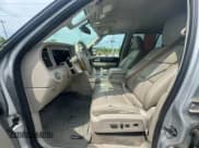 ✅ 2010 Lincoln Navigator • VIN: 5LMJJ2J57AEJ06563 • Lot: 59300035. Wystawiony na Copart z przebiegiem 144 562 mil. Bezpłatny archiwum sprzedaży aukcyjnych z USA i szczegółowy raport historii pojazdu na DreamBid. Zdjęcie 5.