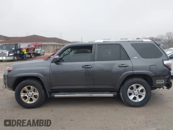 ✅ 2015 Toyota 4Runner SR5 • VIN: JTEZU5JR7F5094469 • Lot: 43757922. Wystawiony na IAAI z przebiegiem 143 426 mil. Bezpłatny archiwum sprzedaży aukcyjnych z USA i szczegółowy raport historii pojazdu na DreamBid. Zdjęcie 14.