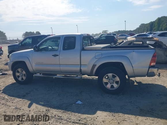 ✅ 2006 Toyota Tacoma PreRunner • VIN: 5TETU62N56Z315351 • Lot: 43126551. Listed on IAAI with 232,889 mi. Free auction sales archive from the USA and detailed vehicle history report at DreamBid. Image 14.