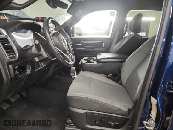 ✅ 2024 Ram 2500 Big Horn • VIN: 3C6UR5DJ7RG275954 • Лот: 90873225. Опубликован ранее на Copart с пробегом 59 609 миль. Бесплатный доступ к архиву аукционных продаж из США и подробный отчёт об истории автомобиля на DreamBid. Изображение 7.