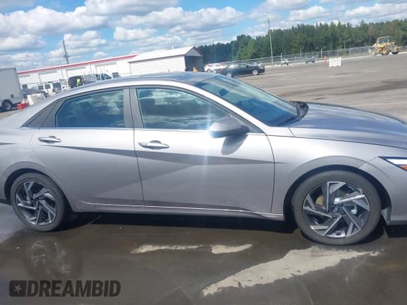 ✅ 2025 Hyundai Elantra SEL Convenience • VIN: KMHLS4DG3SU935865 • Лот: 43255381. Опубликован ранее на IAAI с пробегом 5 020 миль. Бесплатный доступ к архиву аукционных продаж из США и подробный отчёт об истории автомобиля на DreamBid. Изображение 13.