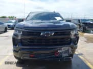 ✅ 2023 Chevrolet Silverado 1500 LT Trail Boss • VIN: 3GCUDFED3PG196963 • Lot: 42379114. Wystawiony na IAAI z przebiegiem 70 043 mil. Bezpłatny archiwum sprzedaży aukcyjnych z USA i szczegółowy raport historii pojazdu na DreamBid. Zdjęcie 12.