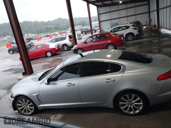 ✅ 2014 Jaguar XF SC • VIN: SAJWJ0EF9E8U17227 • Lot: 40455665. Wystawiony na IAAI z przebiegiem 125 196 mil. Bezpłatny archiwum sprzedaży aukcyjnych z USA i szczegółowy raport historii pojazdu na DreamBid. Zdjęcie 14.