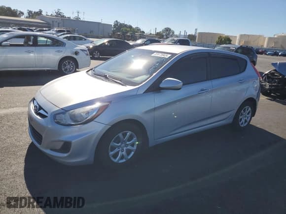 ✅ 2014 Hyundai Accent GS • VIN: KMHCT5AE6EU148838 • Лот: 89873945. Опубликован ранее на Copart с пробегом 122 817 миль. Бесплатный доступ к архиву аукционных продаж из США и подробный отчёт об истории автомобиля на DreamBid. Изображение 1.