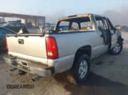 ✅ 2004 Chevrolet Silverado 1500 LS • VIN: 2GCEK13T241398804 • Lot: 41468650. Wystawiony na IAAI z przebiegiem Nie podano. Bezpłatny archiwum sprzedaży aukcyjnych z USA i szczegółowy raport historii pojazdu na DreamBid. Zdjęcie 4.