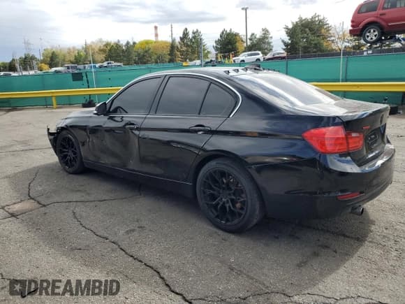 ✅ 2014 BMW 3 Series 320i • VIN: WBA3B1G54ENS79474 • Лот: 86237895. Опубликован ранее на Copart с пробегом 128 425 миль. Бесплатный доступ к архиву аукционных продаж из США и подробный отчёт об истории автомобиля на DreamBid. Изображение 2.