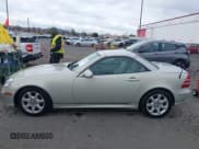 ✅ 2002 Mercedes-Benz SLK 230 Kompressor • VIN: WDBKK49F82F260243 • Лот: 41518786. Опубликован ранее на IAAI с пробегом 118 026 миль. Бесплатный доступ к архиву аукционных продаж из США и подробный отчёт об истории автомобиля на DreamBid. Изображение 14.