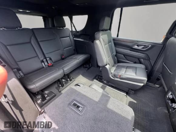 ✅ 2022 Chevrolet Suburban LT • VIN: 1GNSKCKD8NR102970 • Lot: 71566975. Listed on Copart with 195,782 mi. Free auction sales archive from the USA and detailed vehicle history report at DreamBid. Image 9.