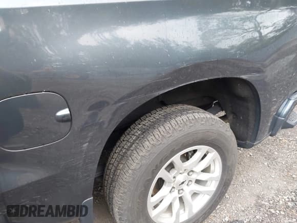 ✅ 2021 Chevrolet Silverado 1500 RST • VIN: 3GCUYEETXMG106287 • Lot: 42313663. Wystawiony na IAAI z przebiegiem 17 464 mil. Bezpłatny archiwum sprzedaży aukcyjnych z USA i szczegółowy raport historii pojazdu na DreamBid. Zdjęcie 17.