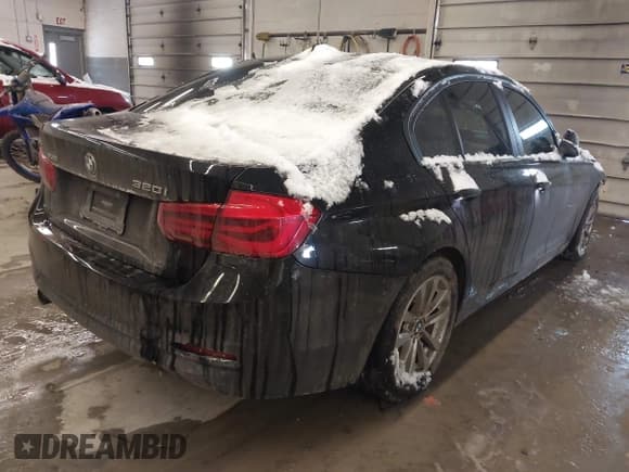 ✅ 2018 BMW 3 Series 320i xDrive • VIN: WBA8A3C57JA505115 • Лот: 43831024. Опубликован ранее на IAAI с пробегом 67 740 миль. Бесплатный доступ к архиву аукционных продаж из США и подробный отчёт об истории автомобиля на DreamBid. Изображение 4.